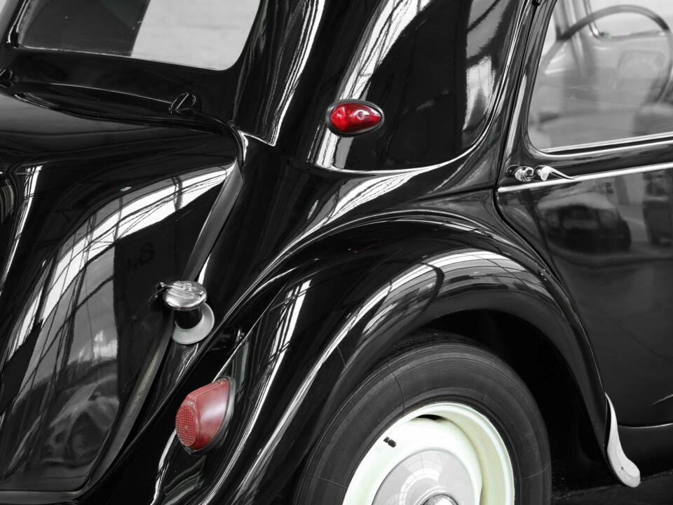 Image 47/50 of Citroën Traction Avant 11 BL (1953)
