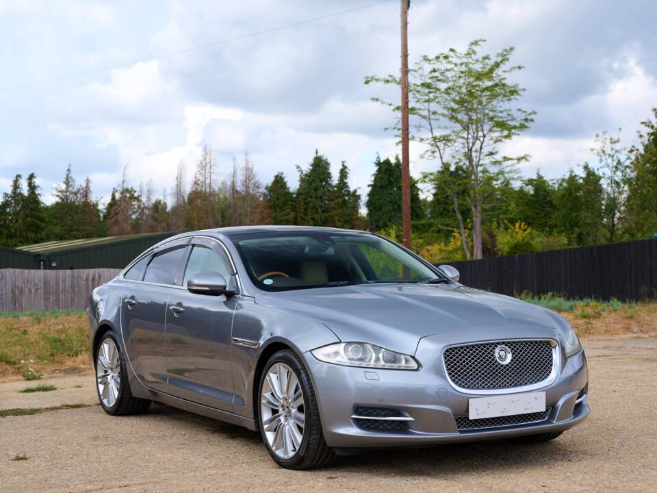 Bild 17/50 von Jaguar XJ 5.0 (2010)