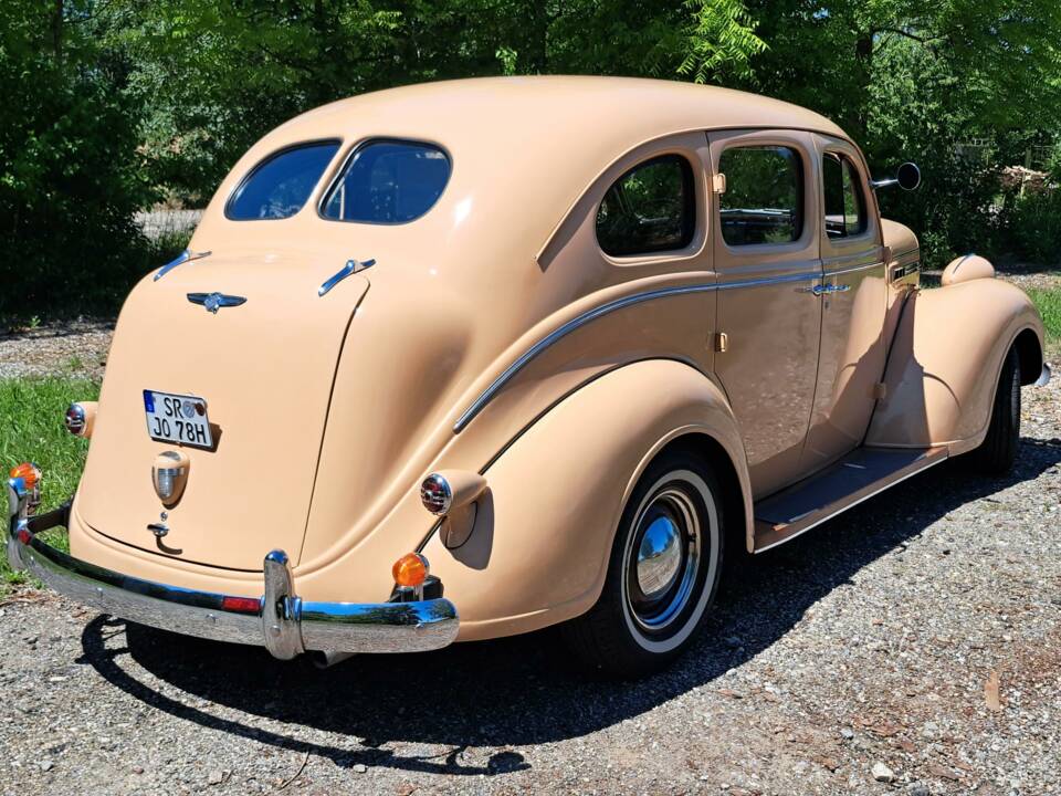 Bild 8/22 von Chrysler Royal Sedan (1938)