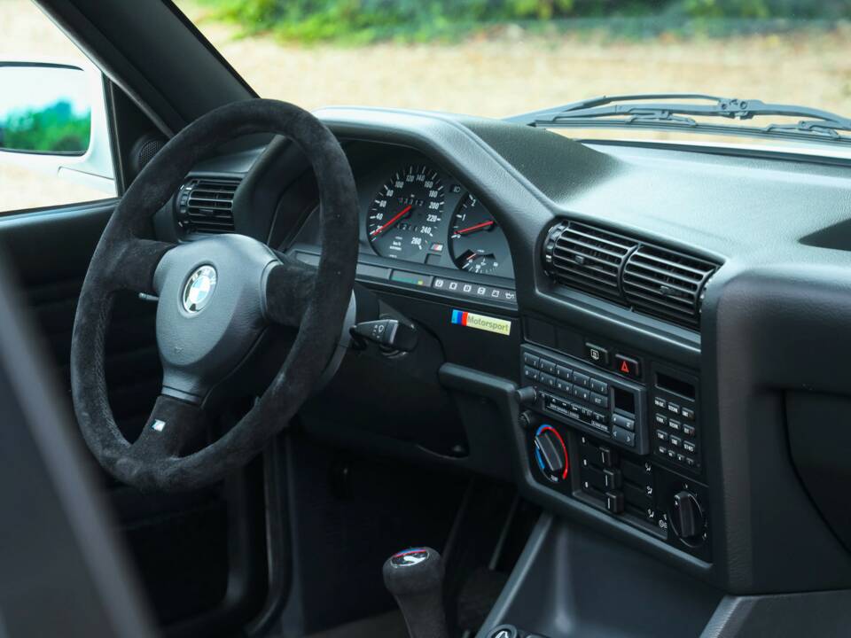 Image 49/50 of BMW M3 (1990)
