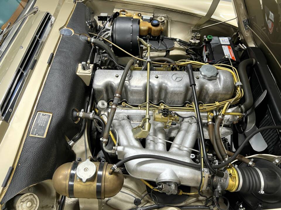 Image 16/26 de Mercedes-Benz 250 SL (1967)