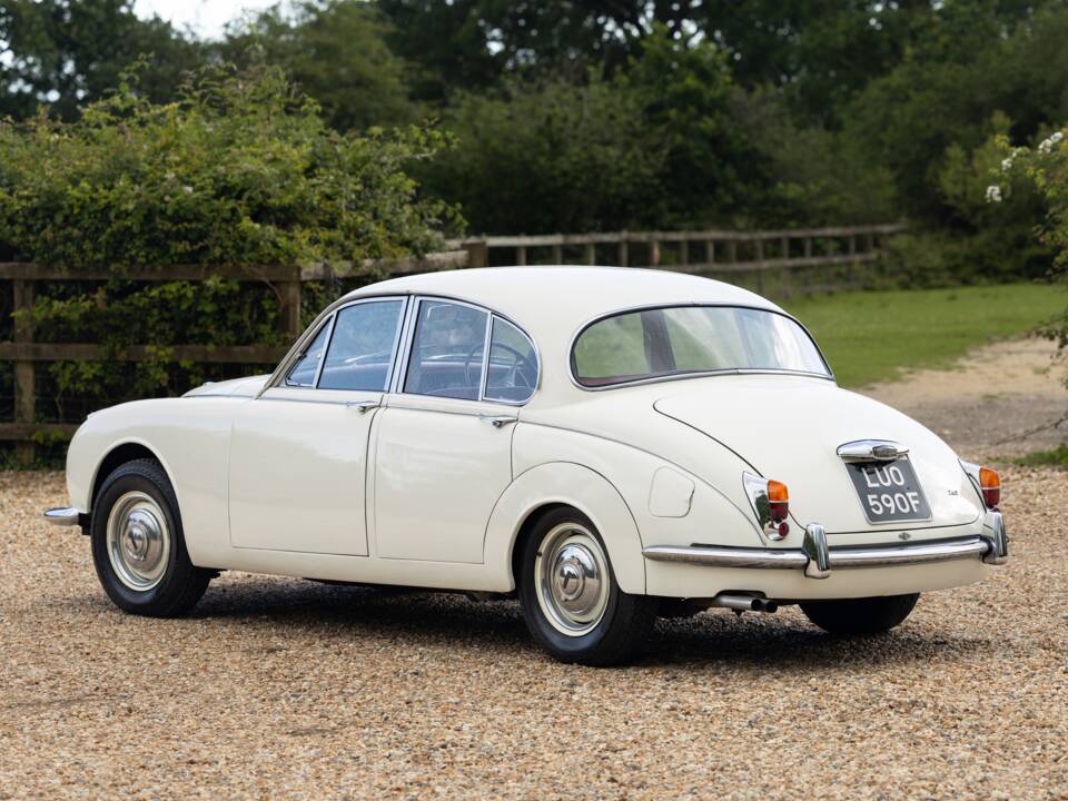 Image 3/50 of Jaguar Mk II 2.4 (1967)