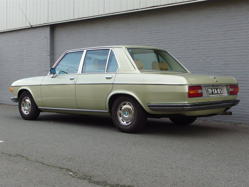 Image 4/95 de BMW 2500 (1977)