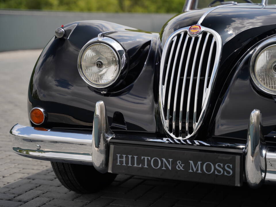 Image 38/50 of Jaguar XK 140 DHC (1956)