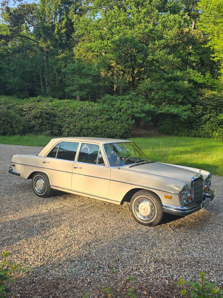 Image 3/62 of Mercedes-Benz 280 SE (1971)