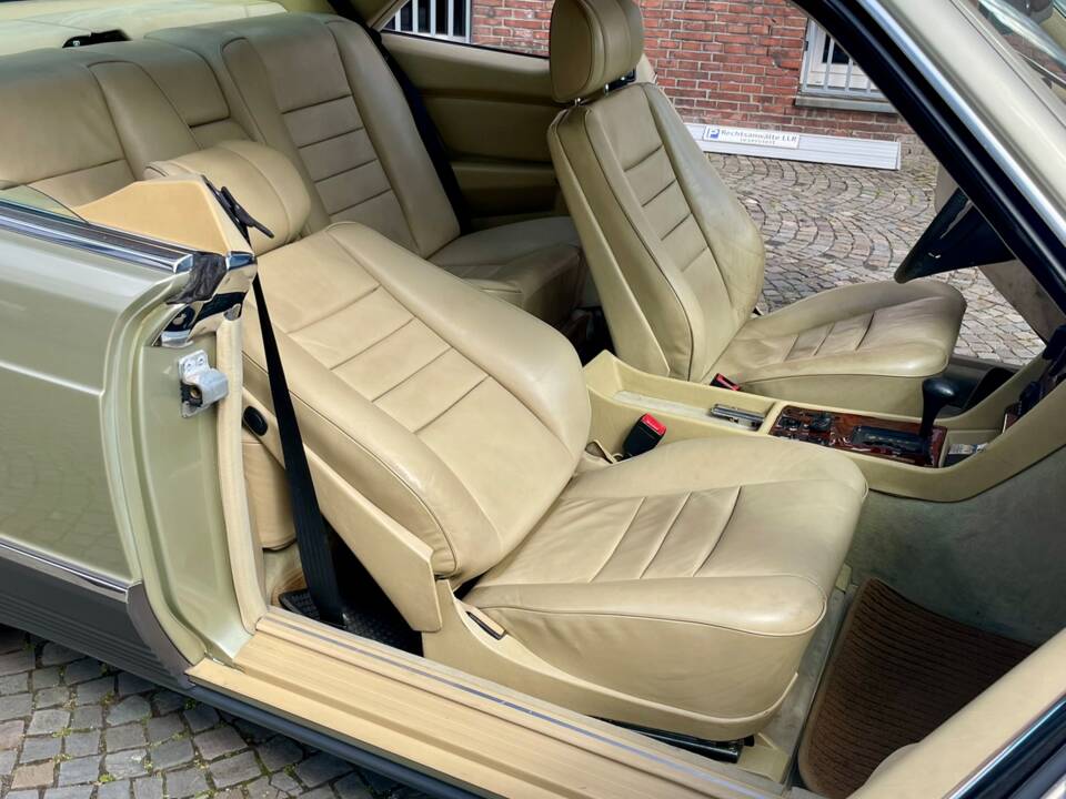 Bild 60/65 von Mercedes-Benz 380 SEC (1983)