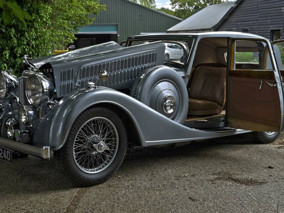 Image 20/50 of Alvis 4.3 Liter Saloon (1940)