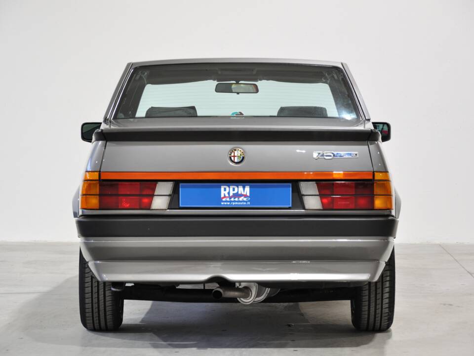 Bild 22/34 von Alfa Romeo 75 2.0 Twin Spark (1988)