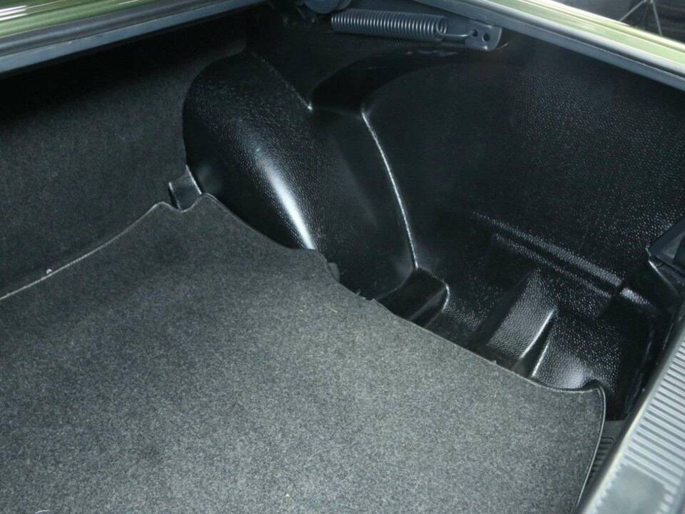 Bild 38/50 von Mercedes-Benz 300 D (1981)