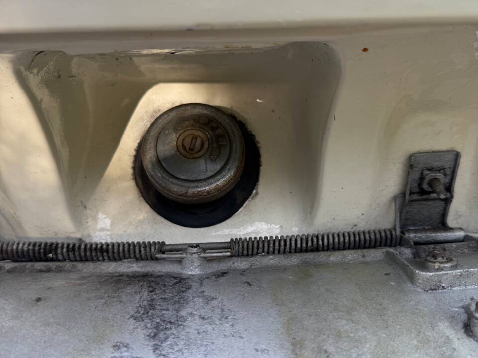 Image 30/55 of Toyota Celica ST (1972)