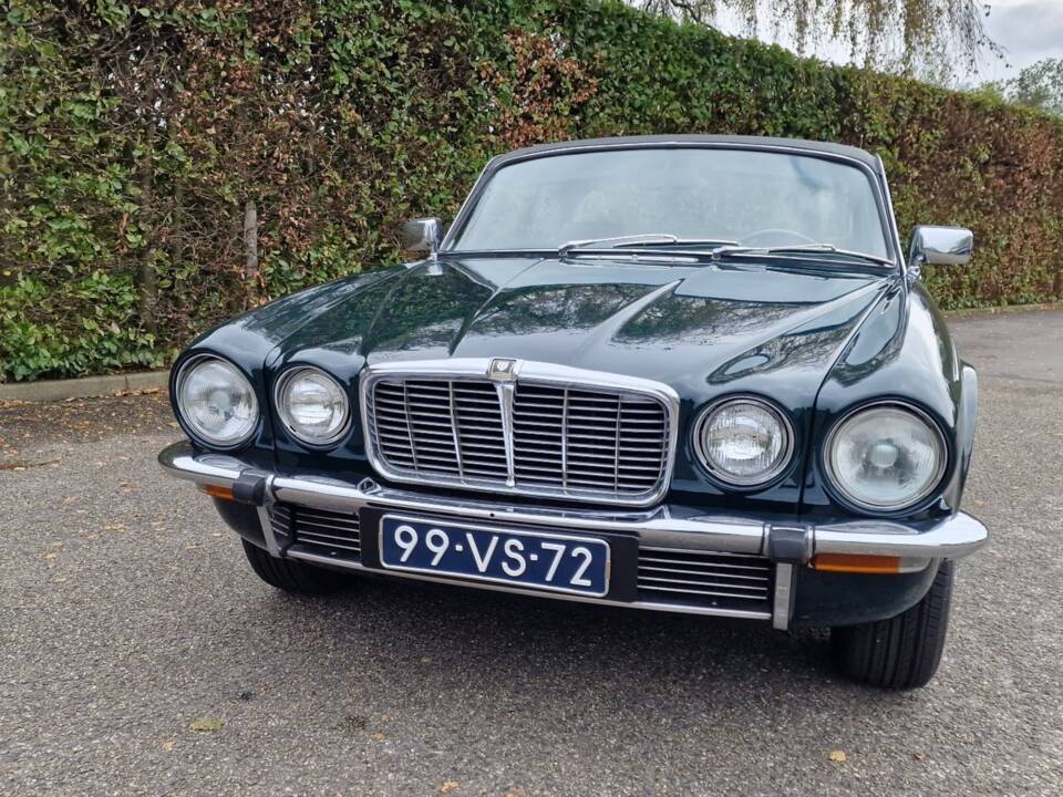 Image 2/30 of Jaguar XJ 6 C 4.2 (1976)