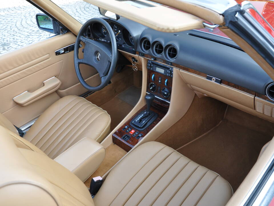 Image 19/52 de Mercedes-Benz 280 SL (1985)