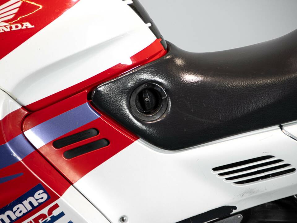 Immagine 31/49 di Honda CBR 1000 RR Fireblade (1995)