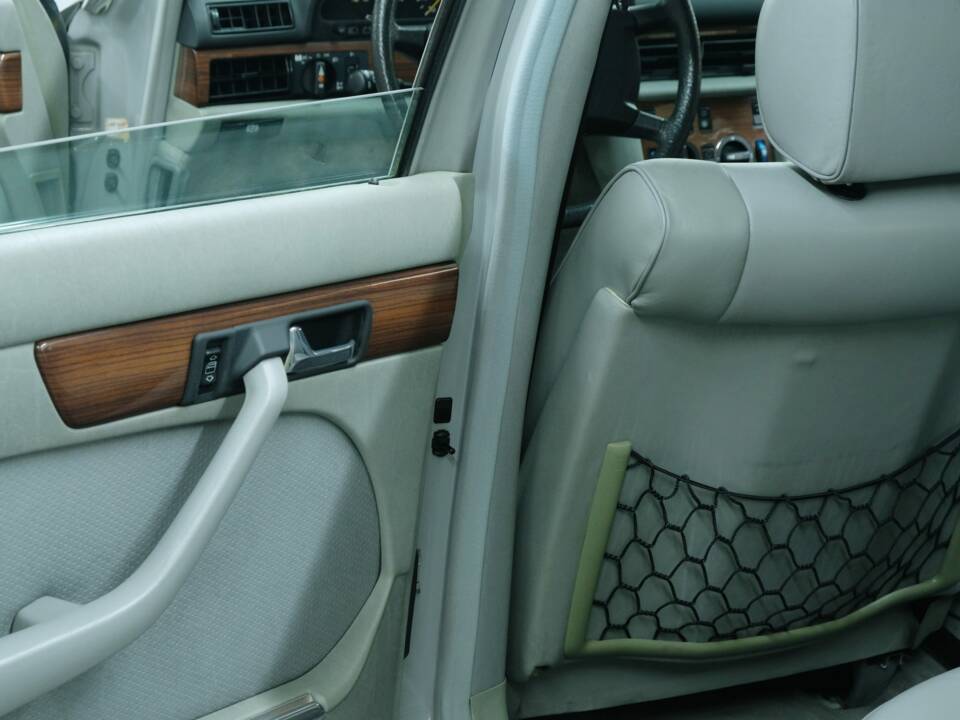 Bild 22/50 von Mercedes-Benz 300 SEL (1986)