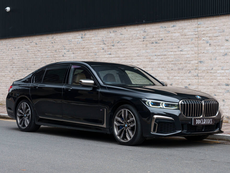 Imagen 2/36 de BMW M760Li xDrive (2019)