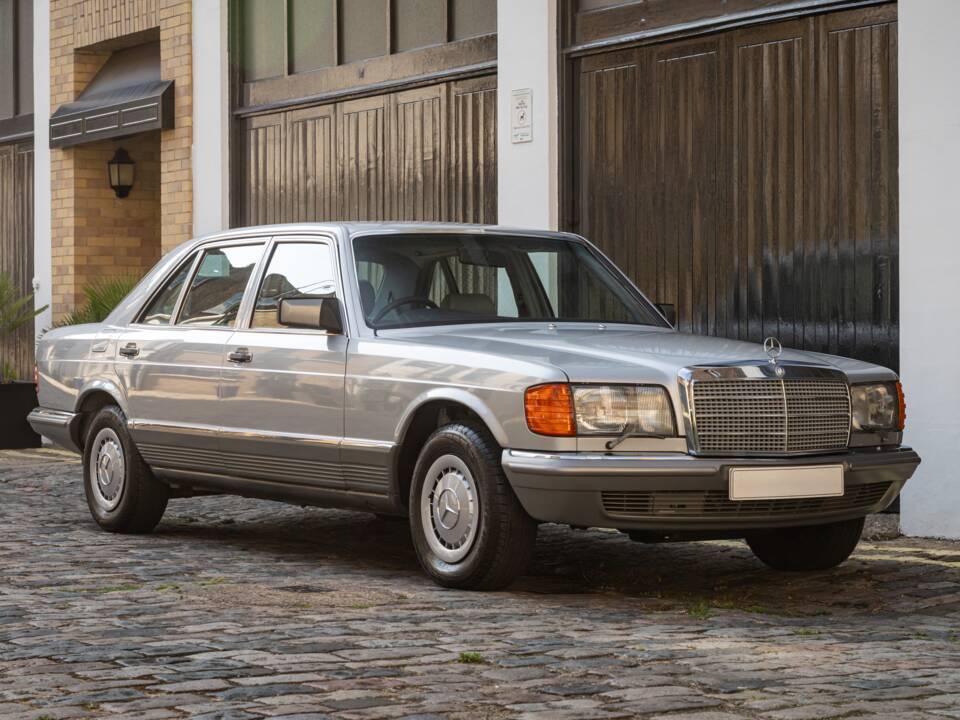 Obraz 23/50 pojazdu Mercedes-Benz 500 SEL (1984)