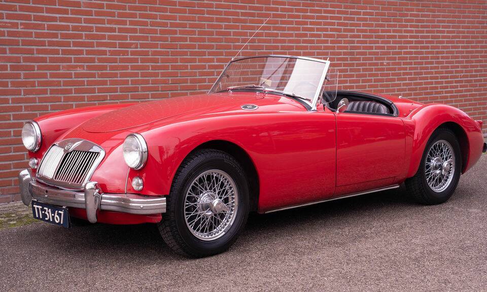 Image 3/8 of MG MGA 1500 (1956)