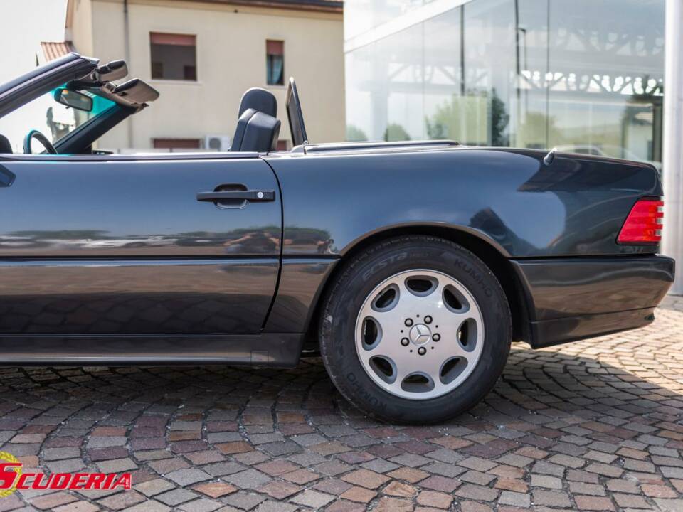 Image 11/18 of Mercedes-Benz 500 SL (1992)