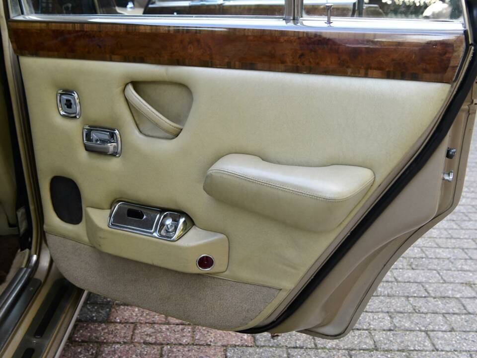 Image 31/50 of Rolls-Royce Silver Shadow II (1977)