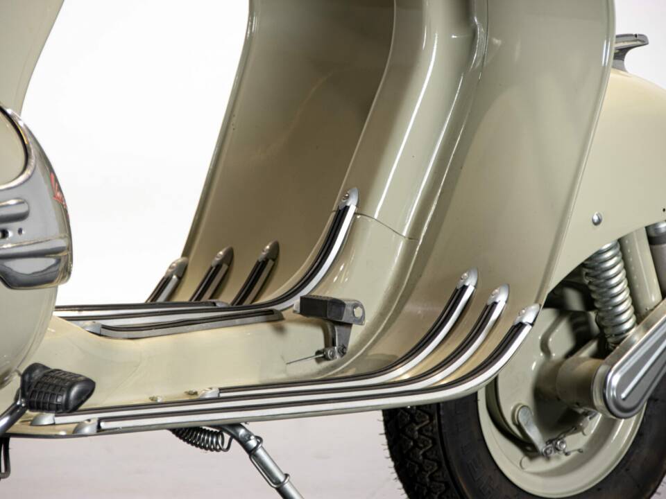 Bild 25/50 von Piaggio Vespa 150 "Struzzo" VL (1955)