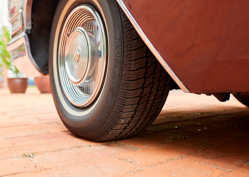 Bild 78/200 von Cadillac Coupe DeVille (1968)