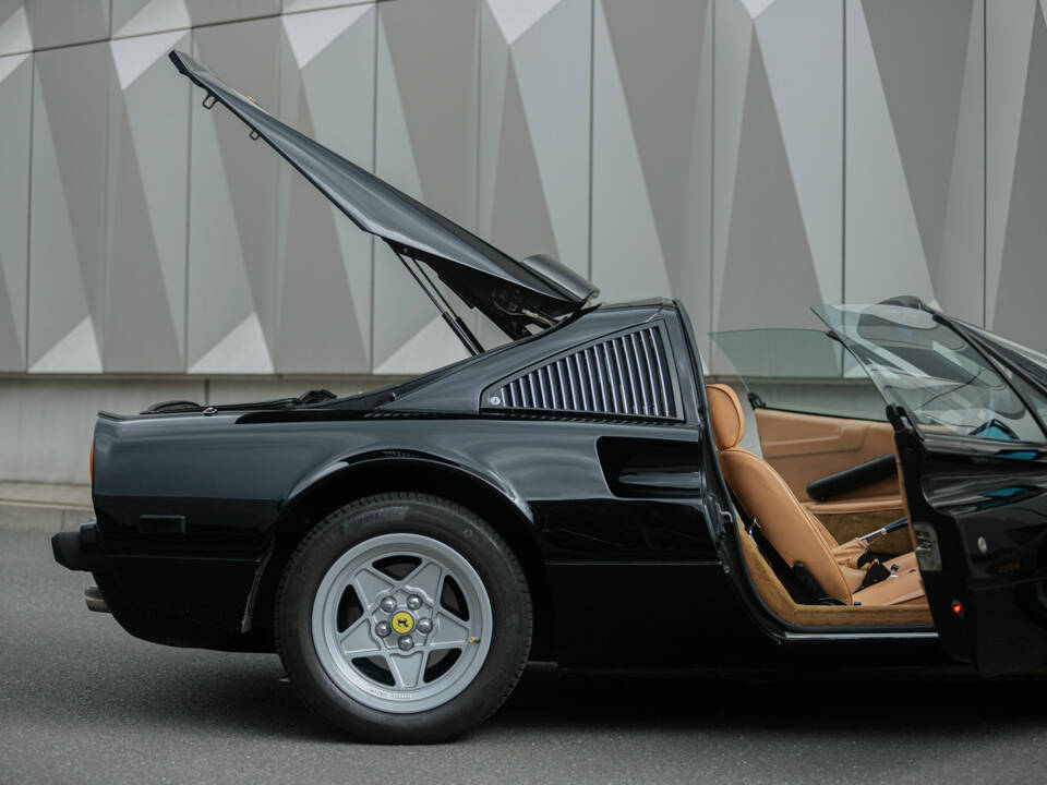 Bild 30/54 von Ferrari 308 GTSi Quattrovalvole (1985)