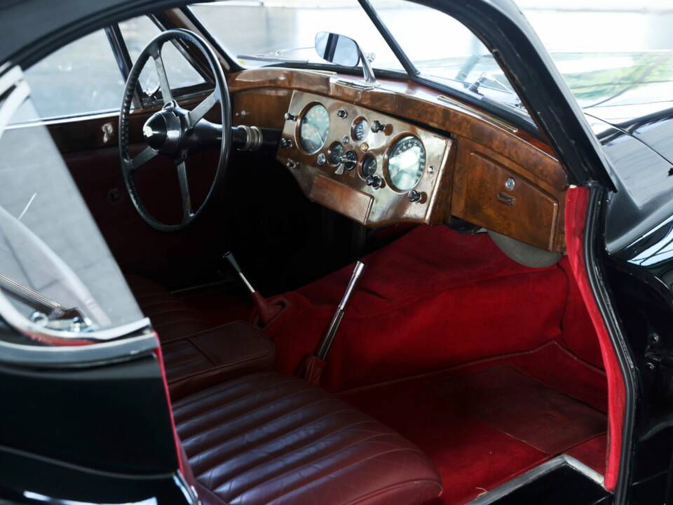 Image 17/47 de Jaguar XK 120 FHC (1954)