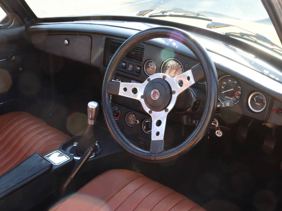 Image 13/19 of MG MGB GT (1978)