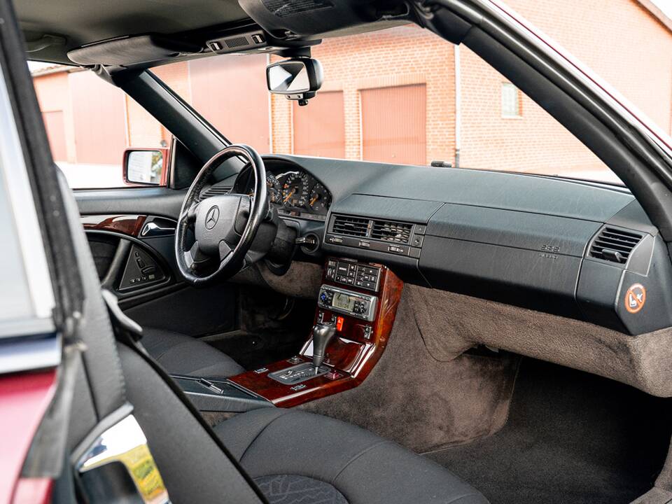 Image 33/47 of Mercedes-Benz SL 280 (1996)