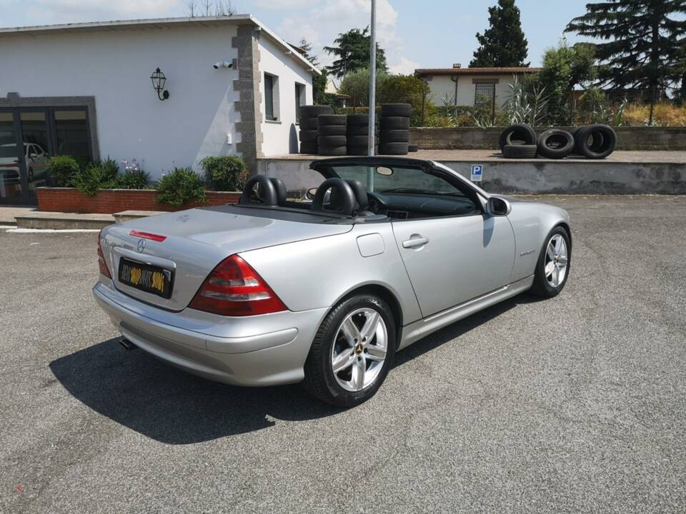 Imagen 2/38 de Mercedes-Benz SLK 200 Kompressor (2002)