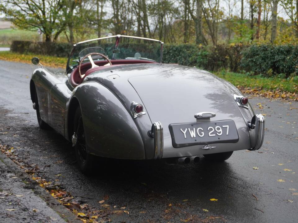 Image 4/19 of Jaguar XK 120 OTS (1952)