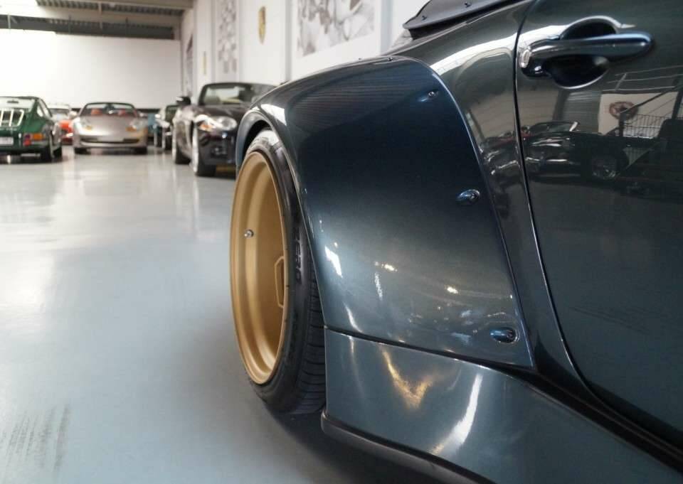 Image 30/50 of Porsche 911 Carrera RWB (1995)