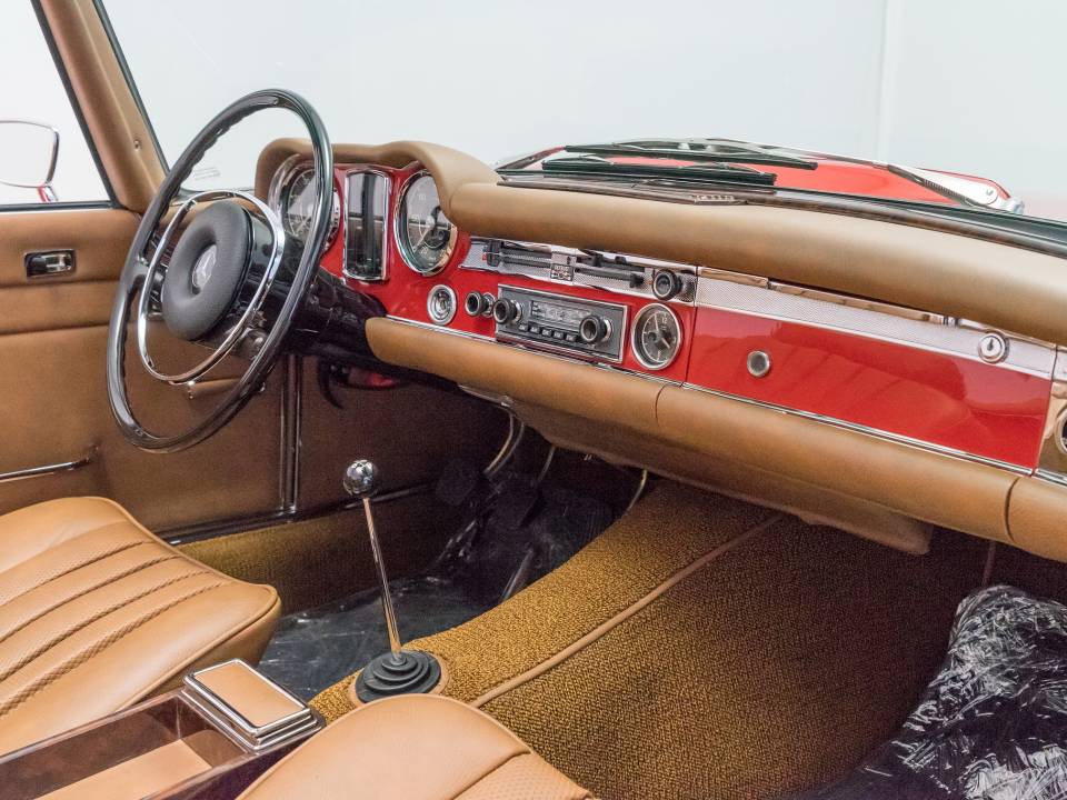 Immagine 12/23 di Mercedes-Benz 280 SL (1969)