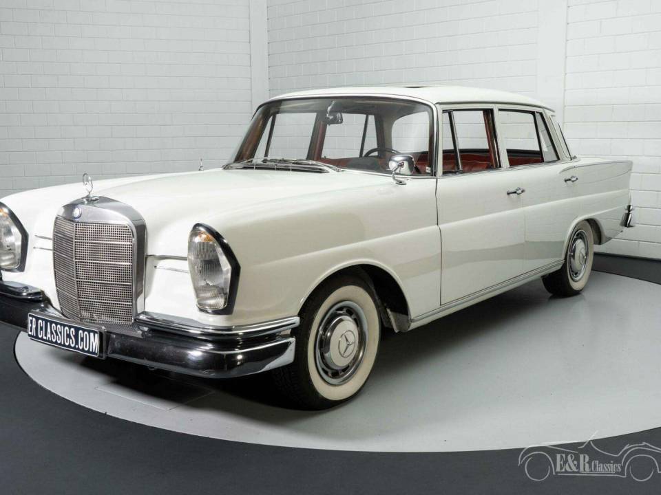 Immagine 19/19 di Mercedes-Benz 220 SE b (1964)