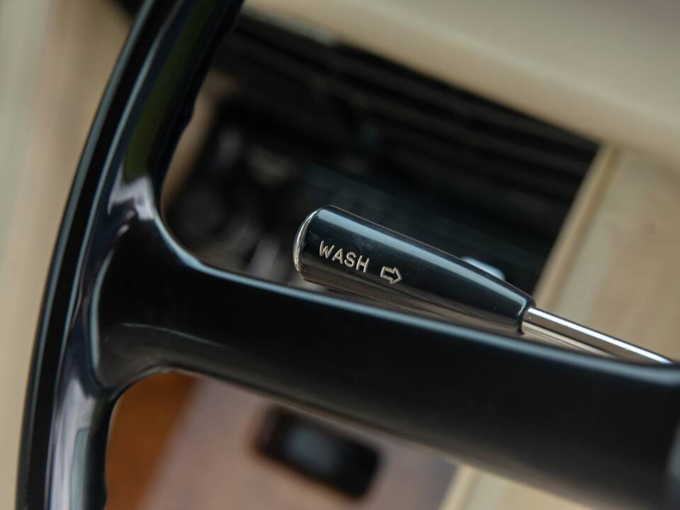 Image 32/50 of Rolls-Royce Silver Shadow I (1976)