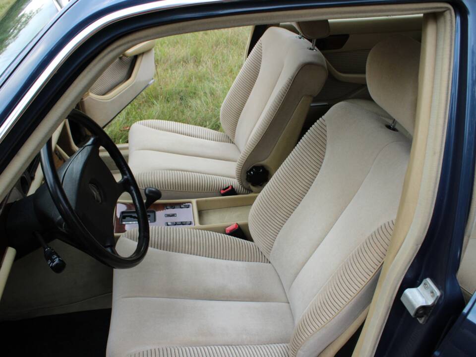 Image 20/51 de Mercedes-Benz 500 SE (1984)