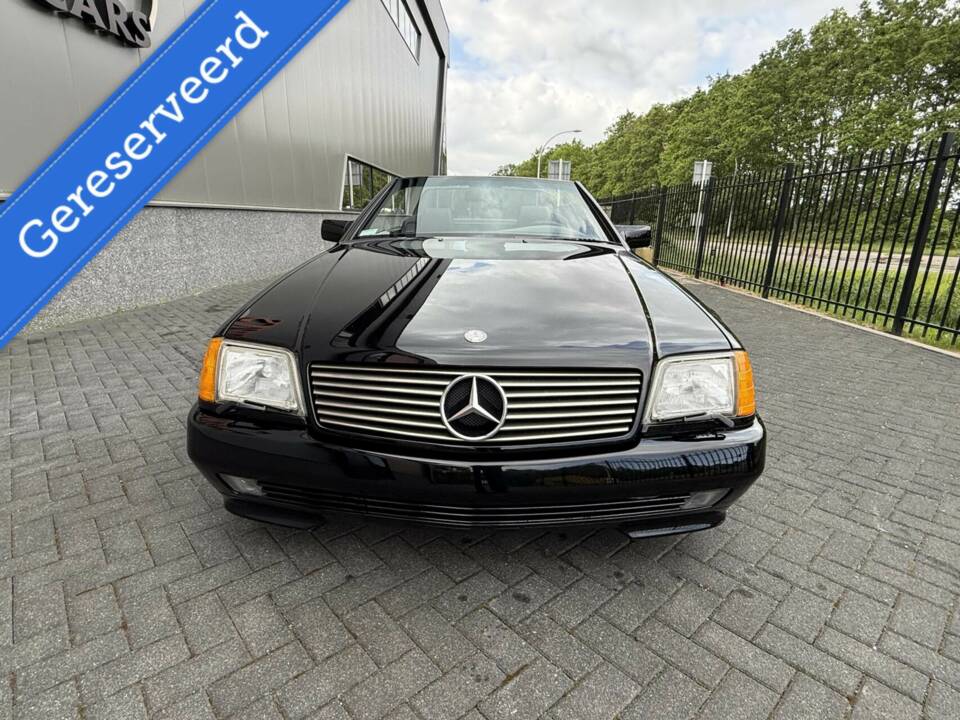 Image 13/50 of Mercedes-Benz 500 SL (1991)