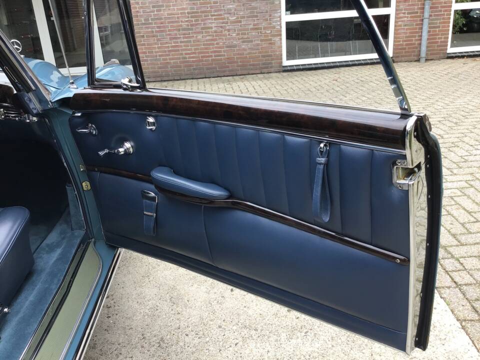 Image 10/32 of Mercedes-Benz 220 S Cabriolet (1958)