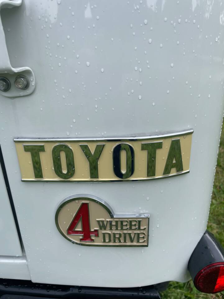 Immagine 6/27 di Toyota Land Cruiser FJ 40 (1982)