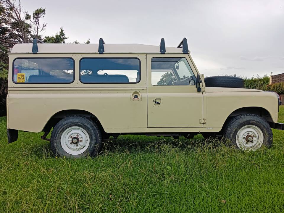 Image 3/23 of Land Rover 110 (1990)