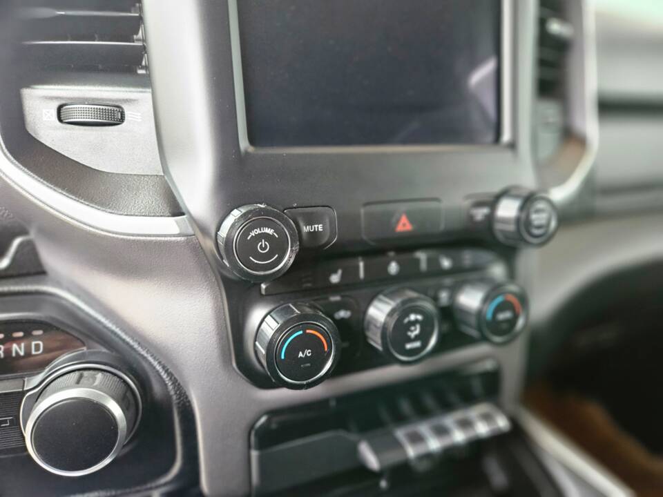 Image 34/62 of Dodge Ram 1500 (2020)