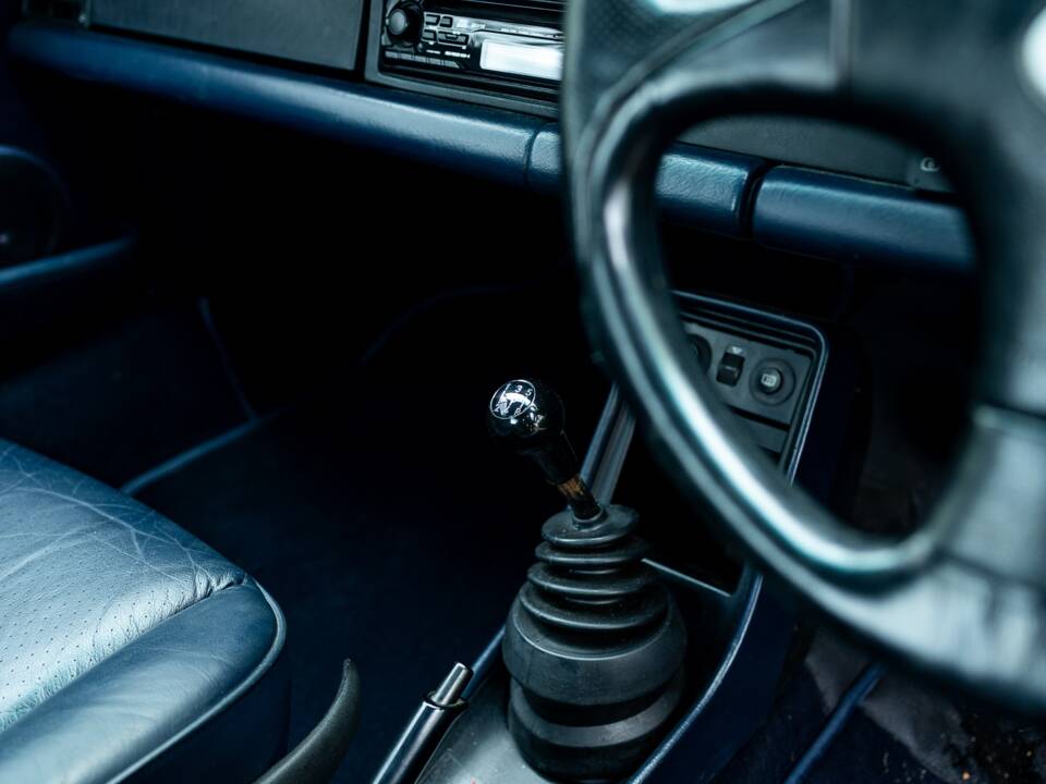 Image 35/50 of Porsche 911 Carrera 3.2 (1985)