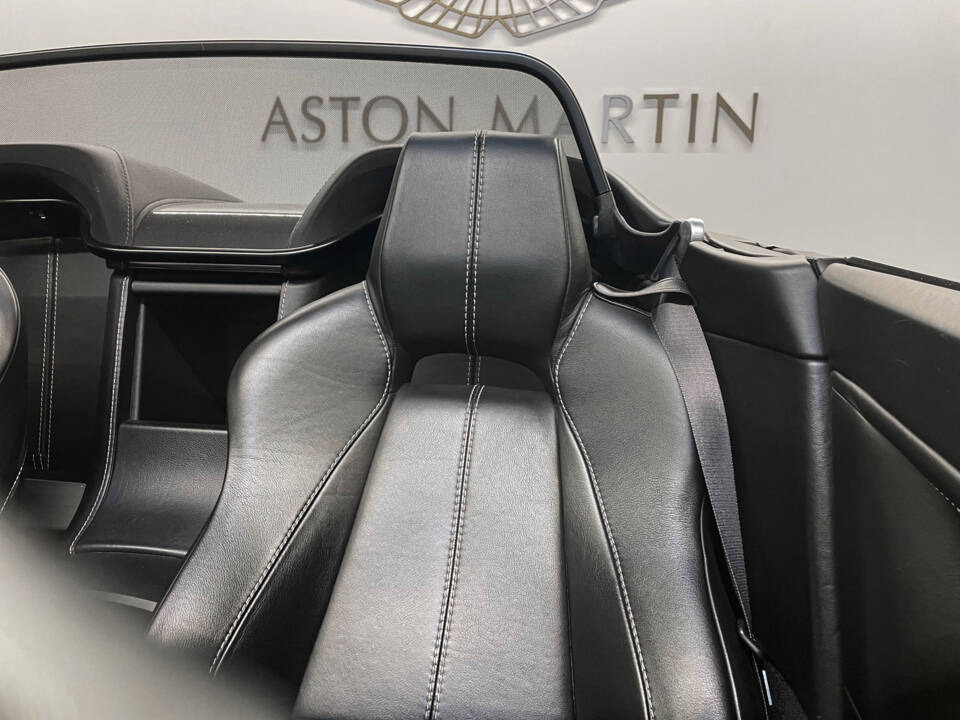 Image 15/35 of Aston Martin V8 Vantage (2007)