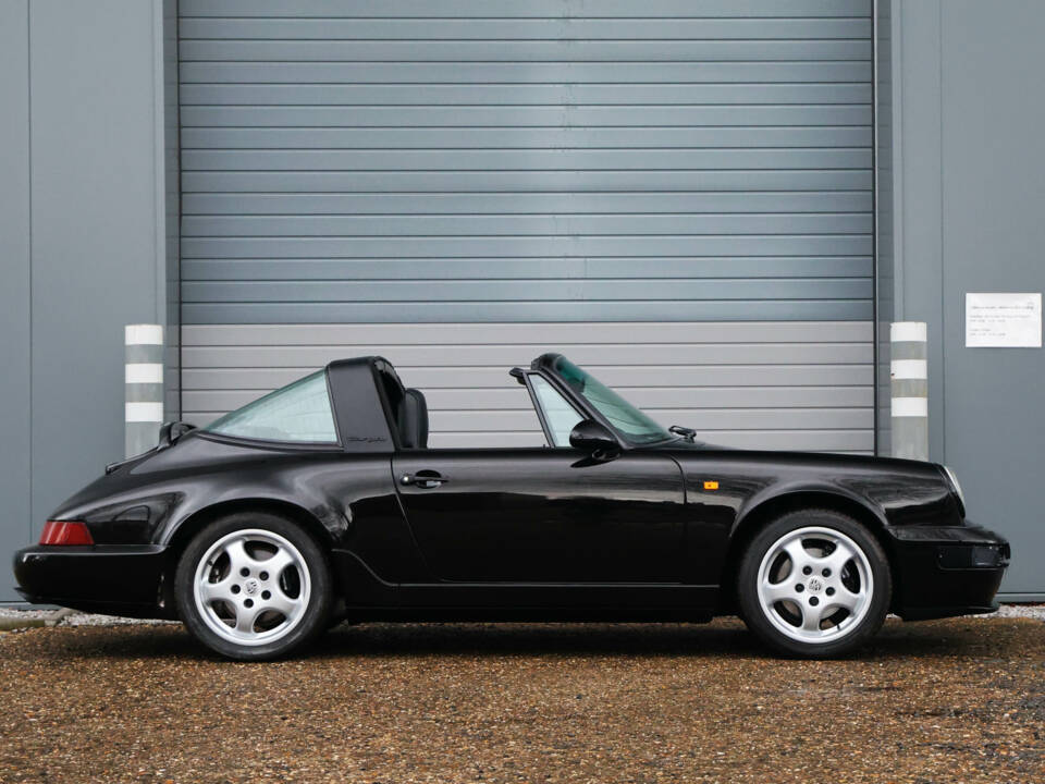 Image 27/57 of Porsche 911 Carrera 4 (1992)