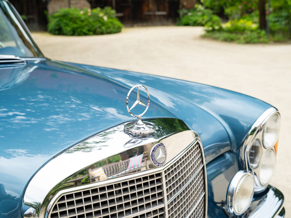 Image 17/48 of Mercedes-Benz 280 SE (1969)