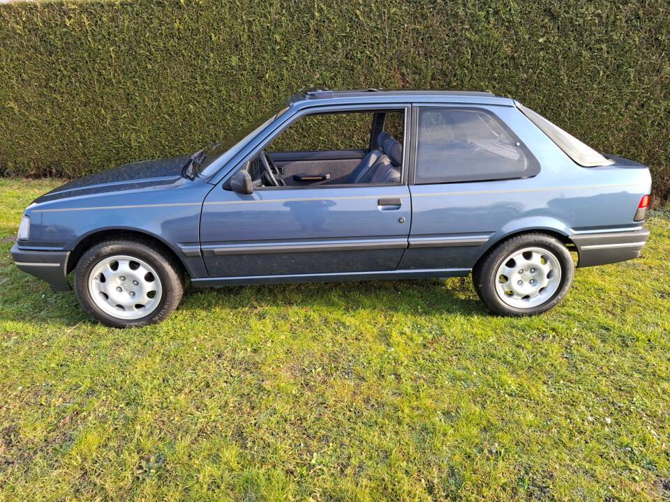 Image 2/27 de Peugeot 309 (1990)