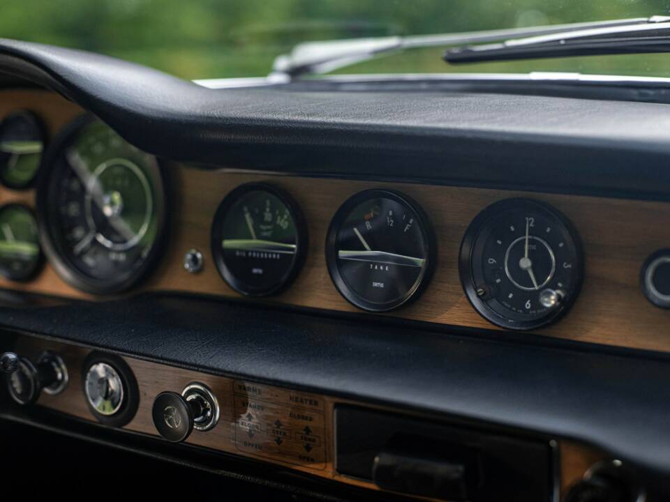 Image 8/23 of Volvo 1800 E (1971)