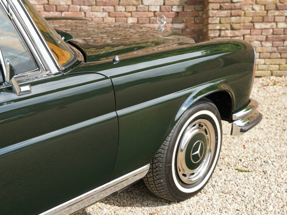 Image 44/50 of Mercedes-Benz 280 SE 3,5 (1971)