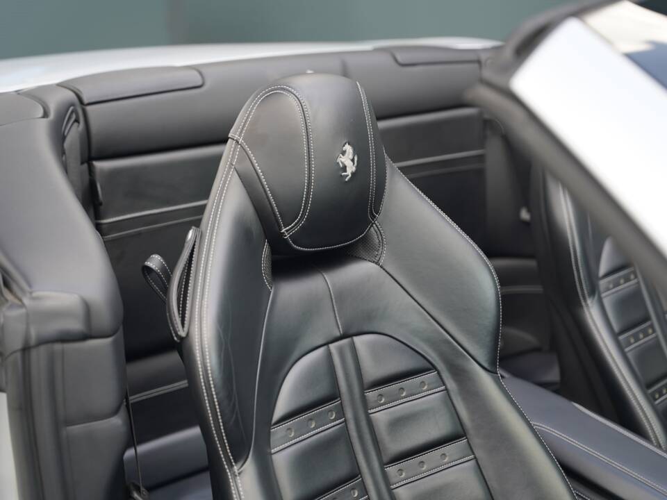 Bild 17/50 von Ferrari California T (2015)