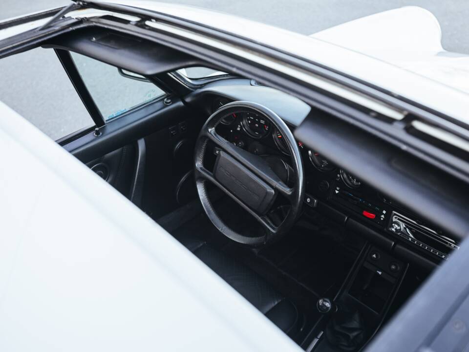 Bild 16/29 von Porsche 911 Carrera 3.2 (1989)